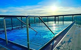 Vienna Sky Apartment I Rooftop Pool I Netflix